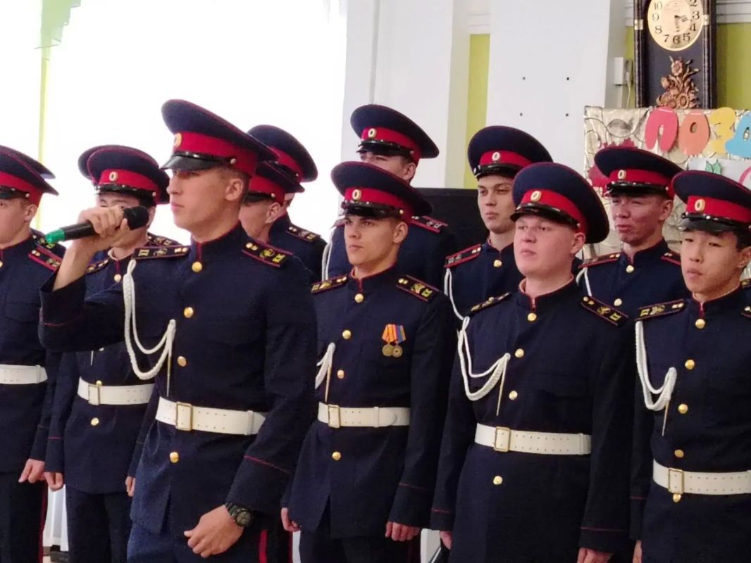 Сотрудники и кадеты СК России подарили праздник постояльцам геронтологического центра Сотрудники и кадеты СК России подарили праздник постояльцам геронтологического центра