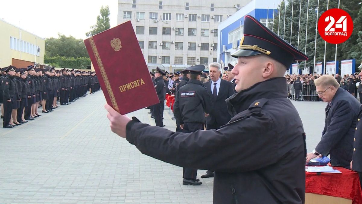Курсанты Волгоградской академии МВД России и Донецкого филиала приняли присягу Курсанты Волгоградской академии МВД России и Донецкого филиала приняли присягу