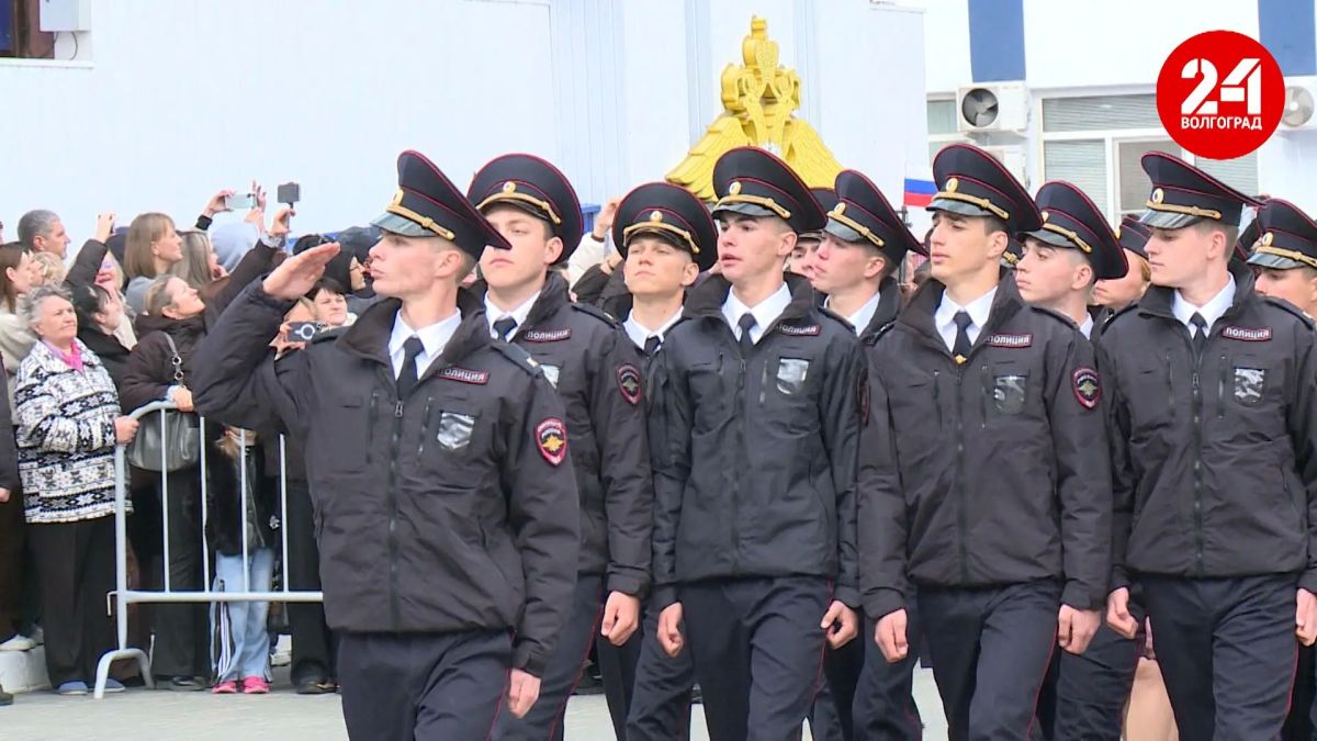 Курсанты Волгоградской академии МВД России и Донецкого филиала приняли присягу Курсанты Волгоградской академии МВД России и Донецкого филиала приняли присягу