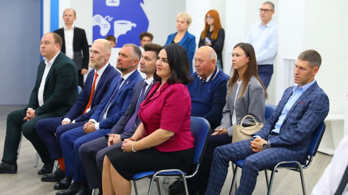 На площадке Штаба общественной поддержки «Единой России» состоялось торжественное награждение молодых спортсменов, которые достойно представили город-герой Волгоград на соревнованиях Первенства мира по спортивной акробатике...