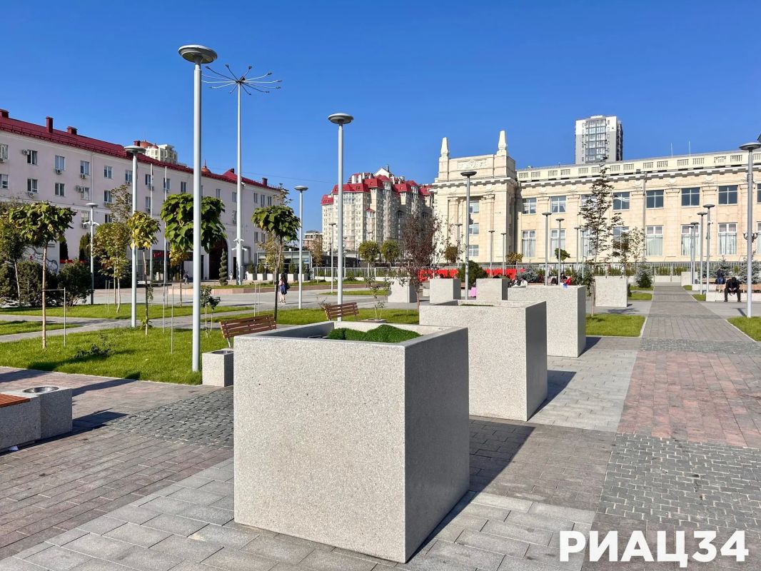 Пальмы с Привокзальной площади Волгограда отправились на зимовку Пальмы с Привокзальной площади Волгограда отправились на зимовку