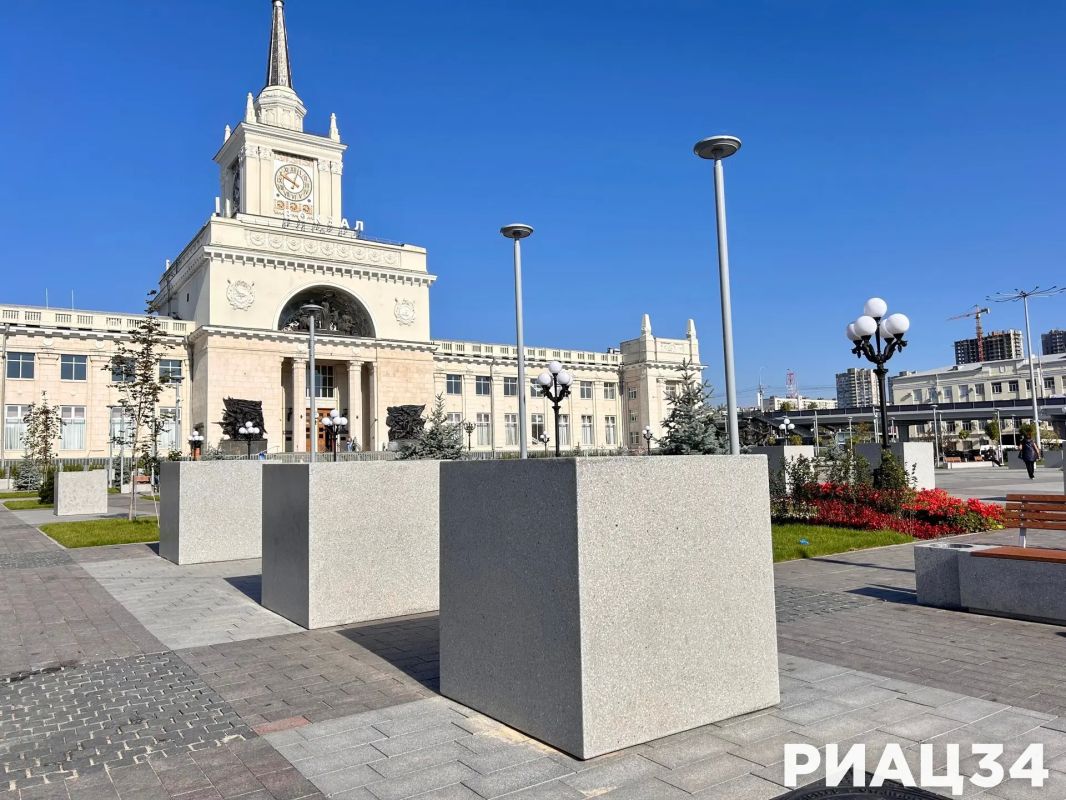 Пальмы с Привокзальной площади Волгограда отправились на зимовку Пальмы с Привокзальной площади Волгограда отправились на зимовку
