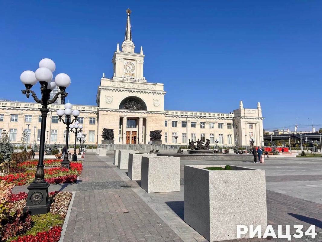 Пальмы с Привокзальной площади Волгограда отправились на зимовку Пальмы с Привокзальной площади Волгограда отправились на зимовку