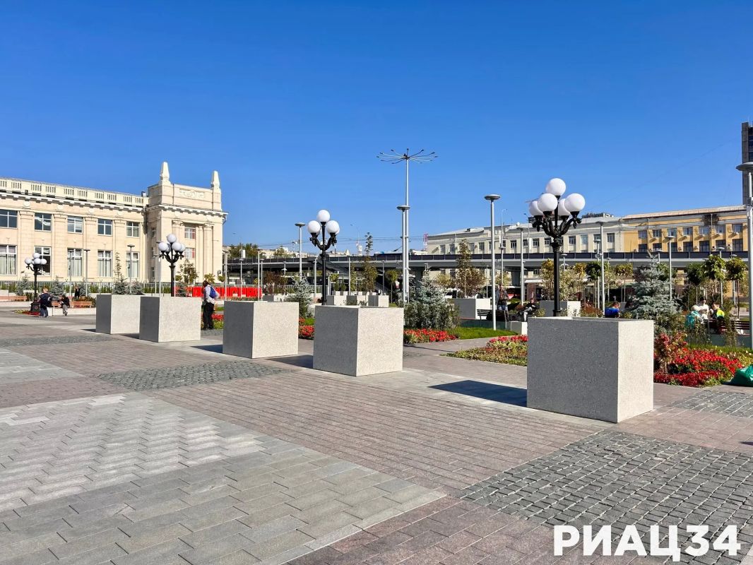 Пальмы с Привокзальной площади Волгограда отправились на зимовку Пальмы с Привокзальной площади Волгограда отправились на зимовку