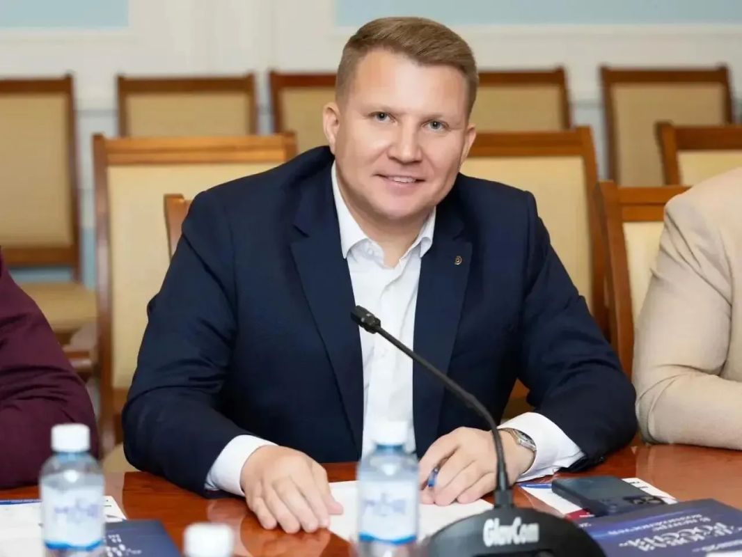 Депутат Волгоградской городской Думы, генеральный директор ООО «Волгоградский магниевый завод» Дмитрий Федюшкин вошёл в состав Генерального совета общероссийской общественной организации «Деловая Россия» Депутат Волгоградской городской Думы, генеральный директор ООО «Волгоградский магниевый завод» Дмитрий Федюшкин вошёл в состав Генерального совета общероссийской общественной организации «Деловая Россия»