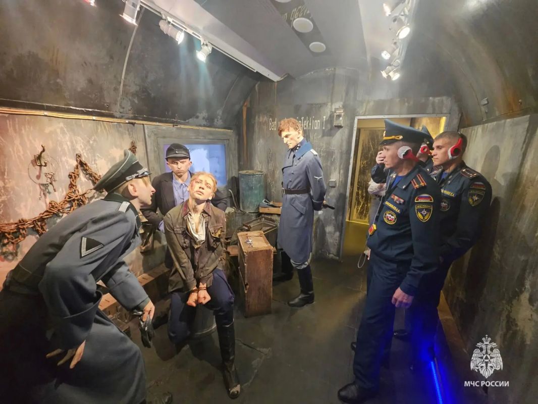 Камышинские огнеборцы посетили «Поезд Победы» Камышинские огнеборцы посетили «Поезд Победы»