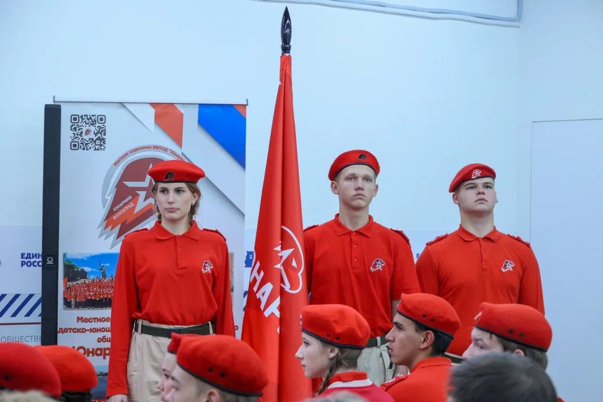 Сегодня, 7 октября 2026 года, в здании амфитеатра Волгограда прошла торжественная церемония награждения наиболее отличившихся представителей движения «Юнармия» Сегодня, 7 октября 2026 года, в здании амфитеатра Волгограда прошла торжественная церемония награждения наиболее отличившихся представителей движения «Юнармия»