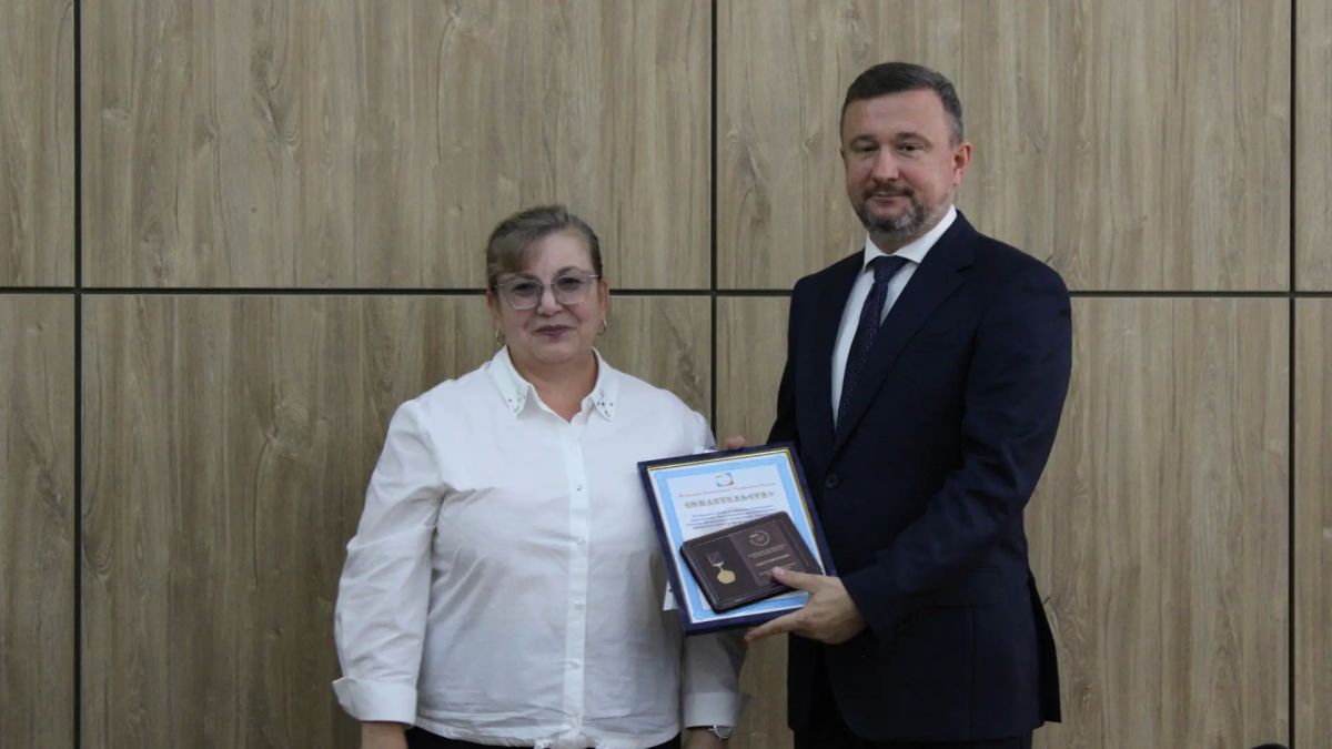 Сегодня в рамках Всемирного дня действий «За достойный труд» в Волгограде чествовали лучших работников предприятий и организаций региона, активистов профсоюзного движения Сегодня в рамках Всемирного дня действий «За достойный труд» в Волгограде чествовали лучших работников предприятий и организаций региона, активистов профсоюзного движения