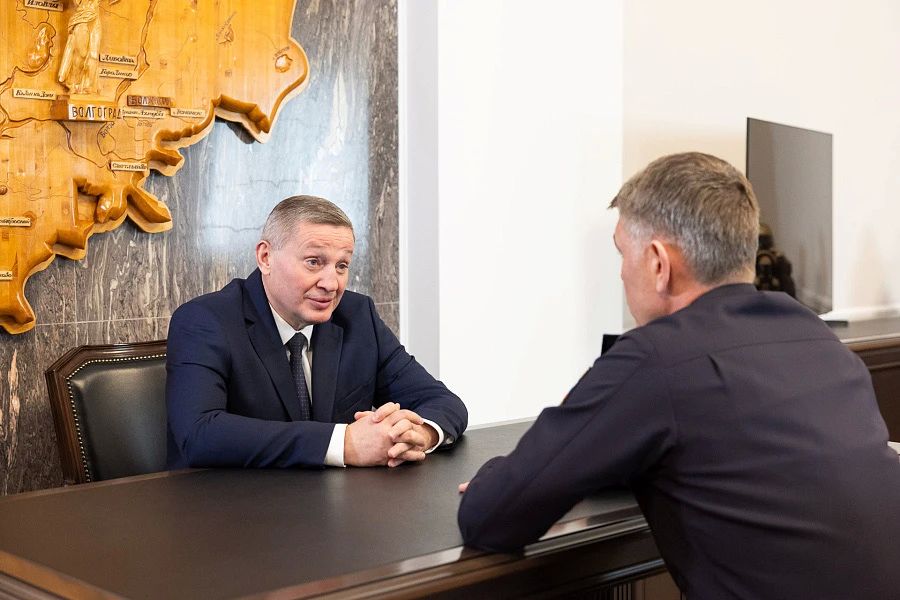 Губернатор Волгоградской области Андрей Бочаров встретился с директором Федеральной службы судебных приставов — главным судебным приставом РФ Дмитрием Аристовым Губернатор Волгоградской области Андрей Бочаров встретился с директором Федеральной службы судебных приставов — главным судебным приставом РФ Дмитрием Аристовым