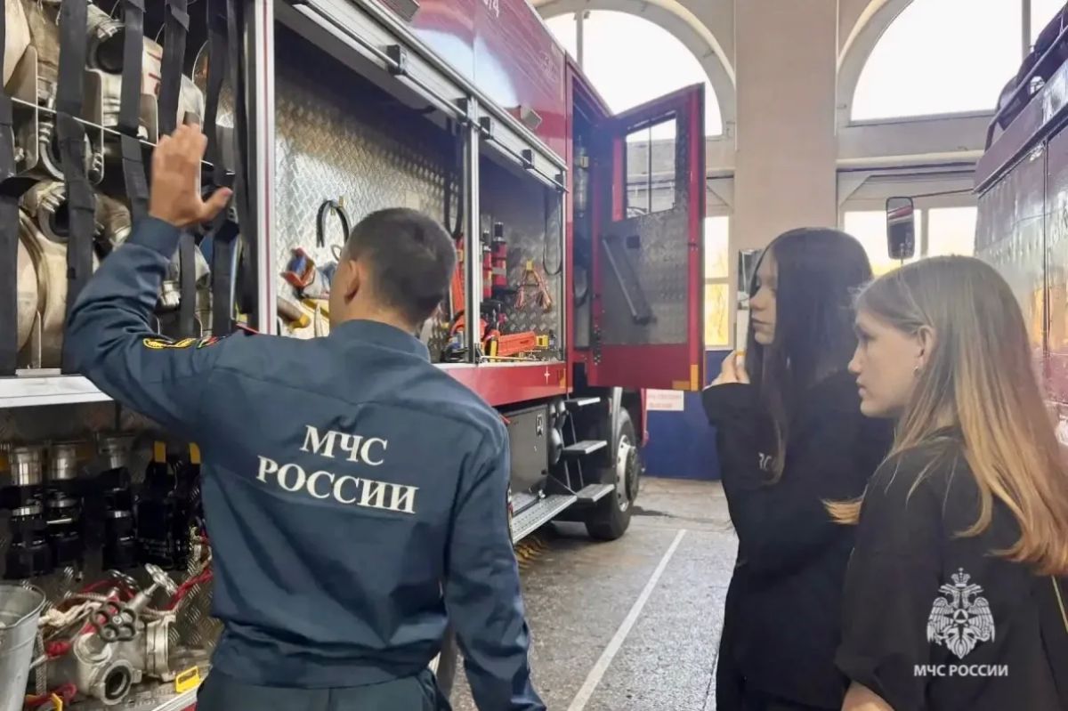 В гостях у огнеборцев. Ученики 8-го класса средней школы № 124 побывали на экскурсии в 7-й пожарно-спасательной части города Волгограда В гостях у огнеборцев. Ученики 8-го класса средней школы № 124 побывали на экскурсии в 7-й пожарно-спасательной части города Волгограда