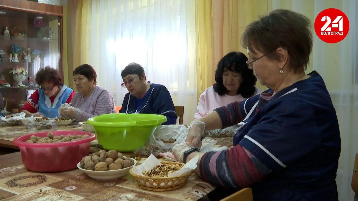 Сладкие и полезные перекусы для бойцов СВО собирают светлоярские волонтеры Сладкие и полезные перекусы для бойцов СВО собирают светлоярские волонтеры