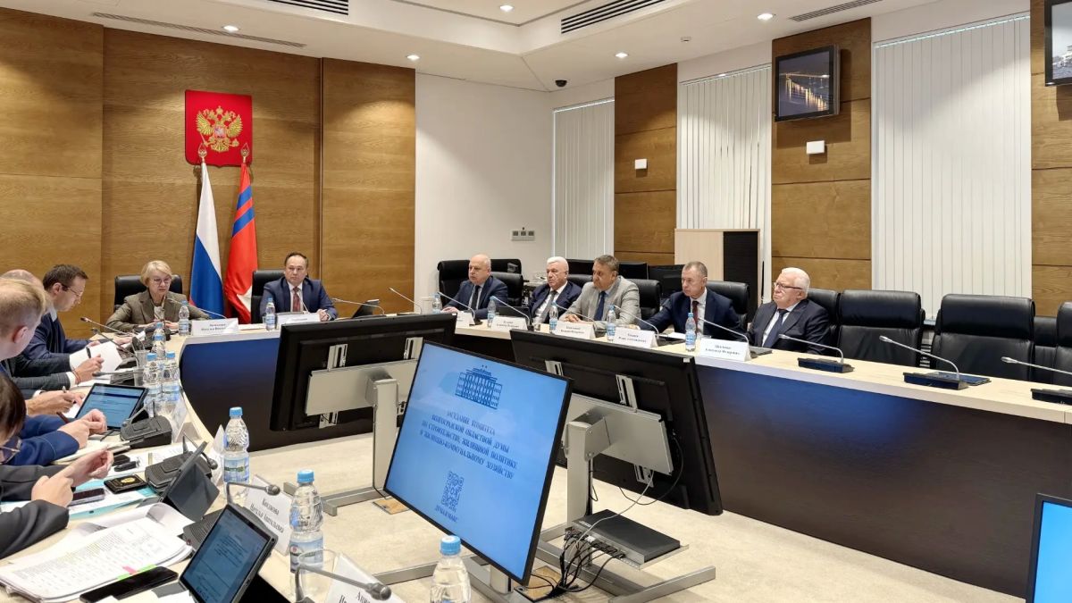 Комитеты облдумы обсуждают поправки в главный финансовый документ региона Комитеты облдумы обсуждают поправки в главный финансовый документ региона