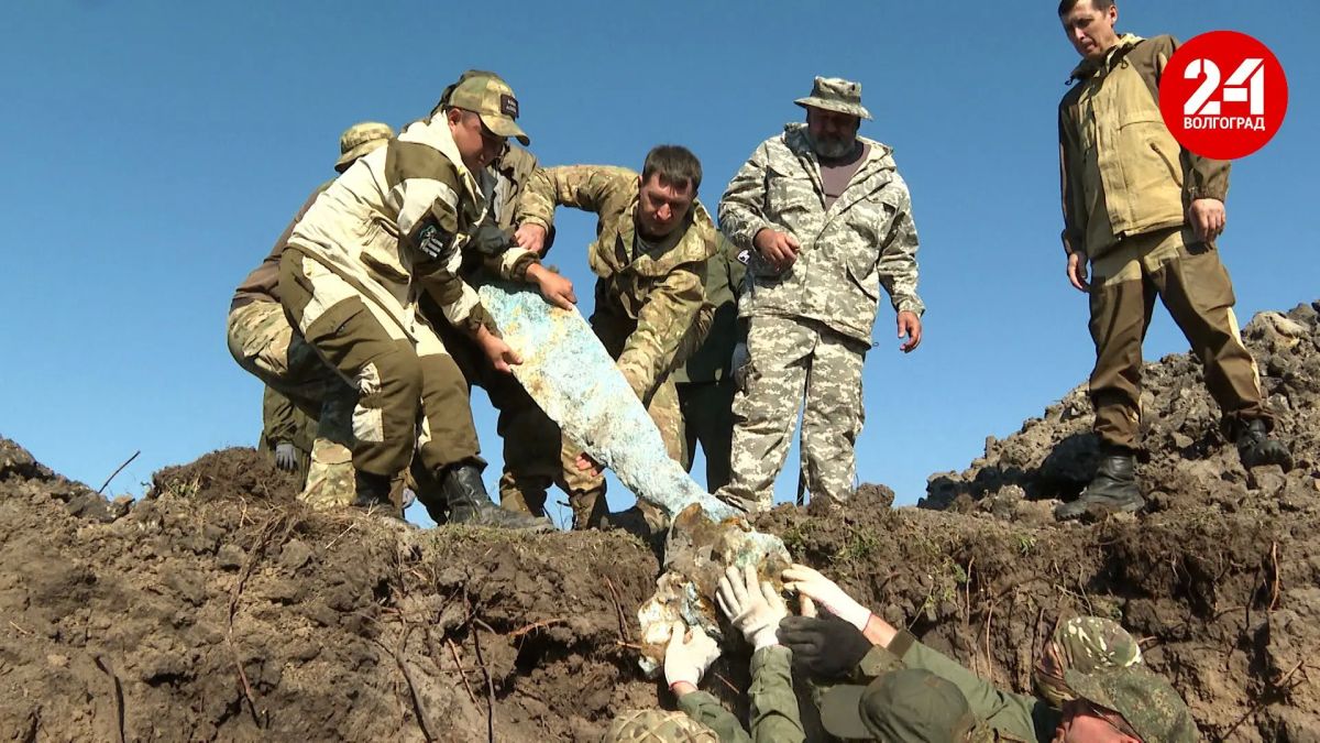 Под Волгоградом нашли останки самолета времен Великой Отечественной войны Под Волгоградом нашли останки самолета времен Великой Отечественной войны