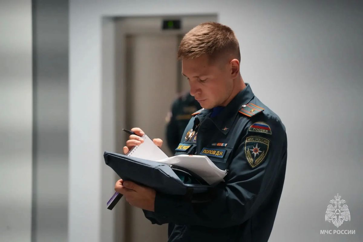Сотрудник МЧС из Волгограда борется за победу во Всероссийском конкурсе на звание «Лучший сотрудник подразделений надзорной деятельности и профилактической работы МЧС России» Сотрудник МЧС из Волгограда борется за победу во Всероссийском конкурсе на звание «Лучший сотрудник подразделений надзорной деятельности и профилактической работы МЧС России»
