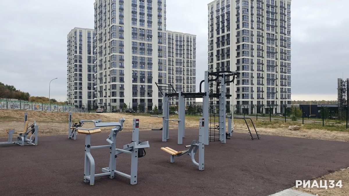 Бесплатную «тренажёрку» под открытым небом открыли в Ворошиловском районе Волгограда