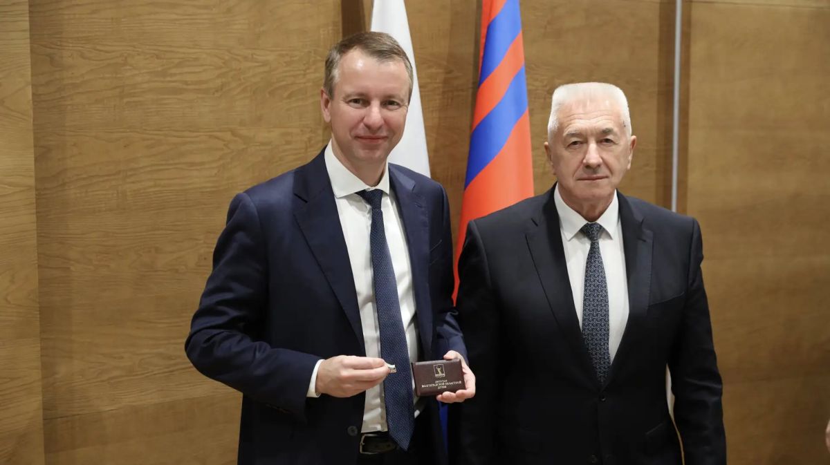 На заседании фракции «Единая Россия» парламентарии единогласно приняли решение включить в состав фракционного объединения депутата Алексея Волоцкова На заседании фракции «Единая Россия» парламентарии единогласно приняли решение включить в состав фракционного объединения депутата Алексея Волоцкова