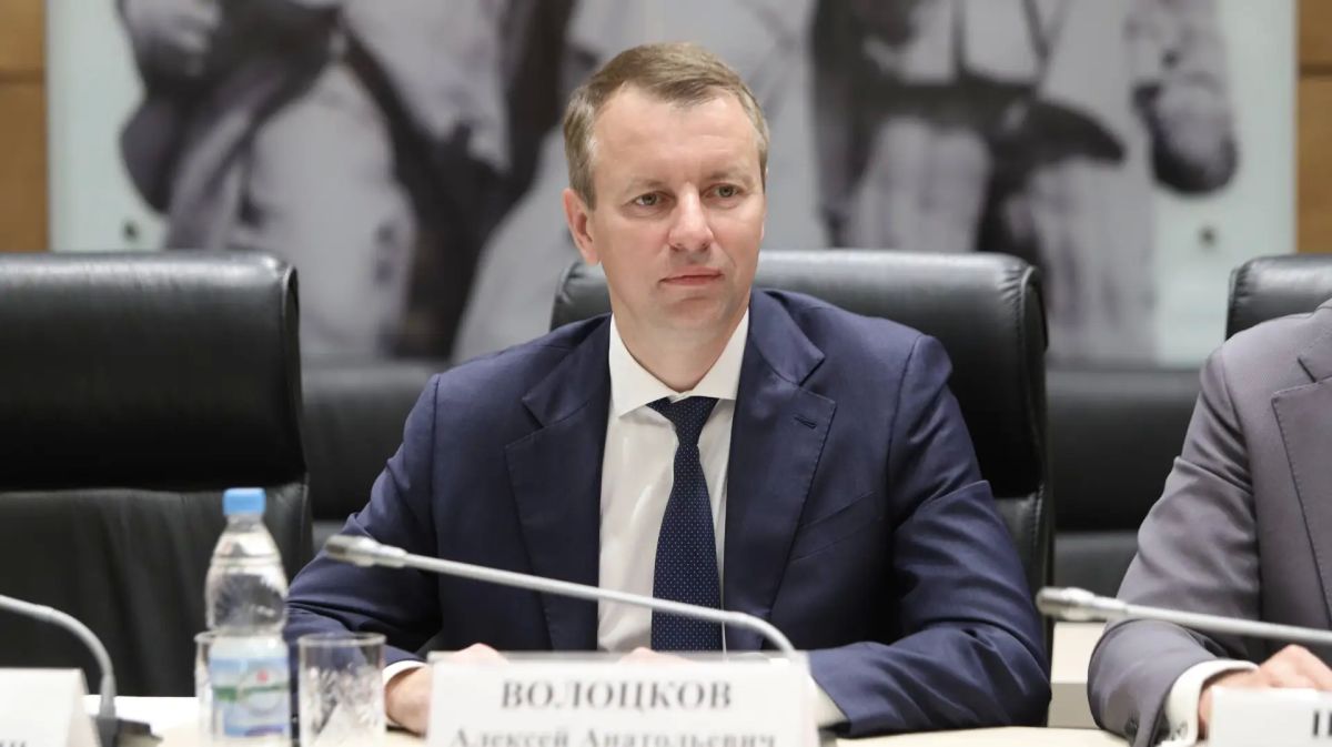 На заседании фракции «Единая Россия» парламентарии единогласно приняли решение включить в состав фракционного объединения депутата Алексея Волоцкова На заседании фракции «Единая Россия» парламентарии единогласно приняли решение включить в состав фракционного объединения депутата Алексея Волоцкова