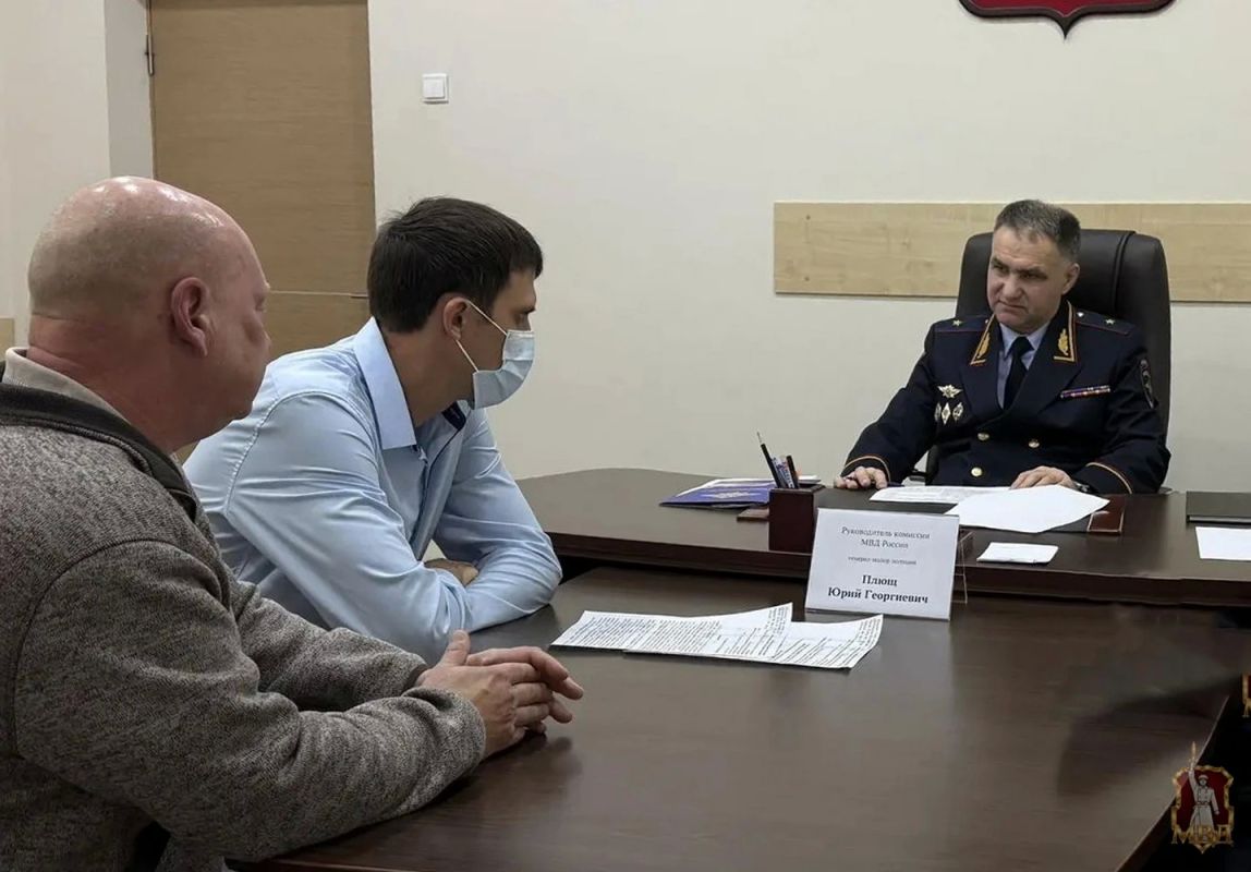 В ГУ МВД России по Волгоградской области состоялся личный прием граждан руководителем комиссии МВД России генерал-майором полиции Юрием Плющем В ГУ МВД России по Волгоградской области состоялся личный прием граждан руководителем комиссии МВД России генерал-майором полиции Юрием Плющем