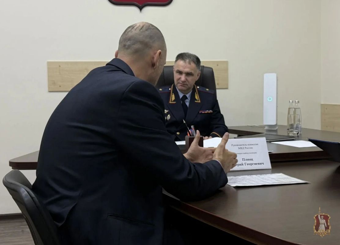 В ГУ МВД России по Волгоградской области состоялся личный прием граждан руководителем комиссии МВД России генерал-майором полиции Юрием Плющем В ГУ МВД России по Волгоградской области состоялся личный прием граждан руководителем комиссии МВД России генерал-майором полиции Юрием Плющем