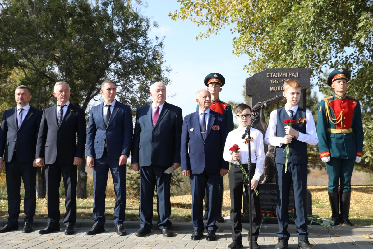 Сегодня на мемориальном кладбище советских воинов на Мамаевом кургане торжественно открыт памятный знак участникам Сталинградской битвы – уроженцам Пермского края Сегодня на мемориальном кладбище советских воинов на Мамаевом кургане торжественно открыт памятный знак участникам Сталинградской битвы – уроженцам Пермского края