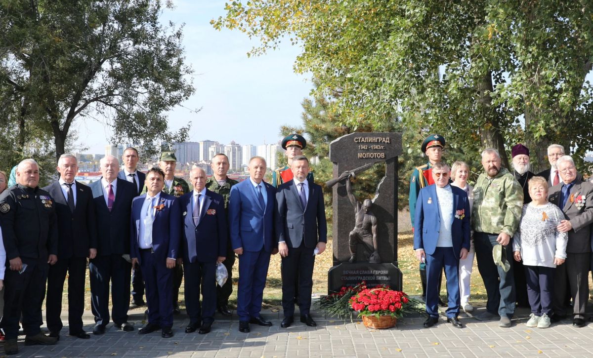 Сегодня на мемориальном кладбище советских воинов на Мамаевом кургане торжественно открыт памятный знак участникам Сталинградской битвы – уроженцам Пермского края