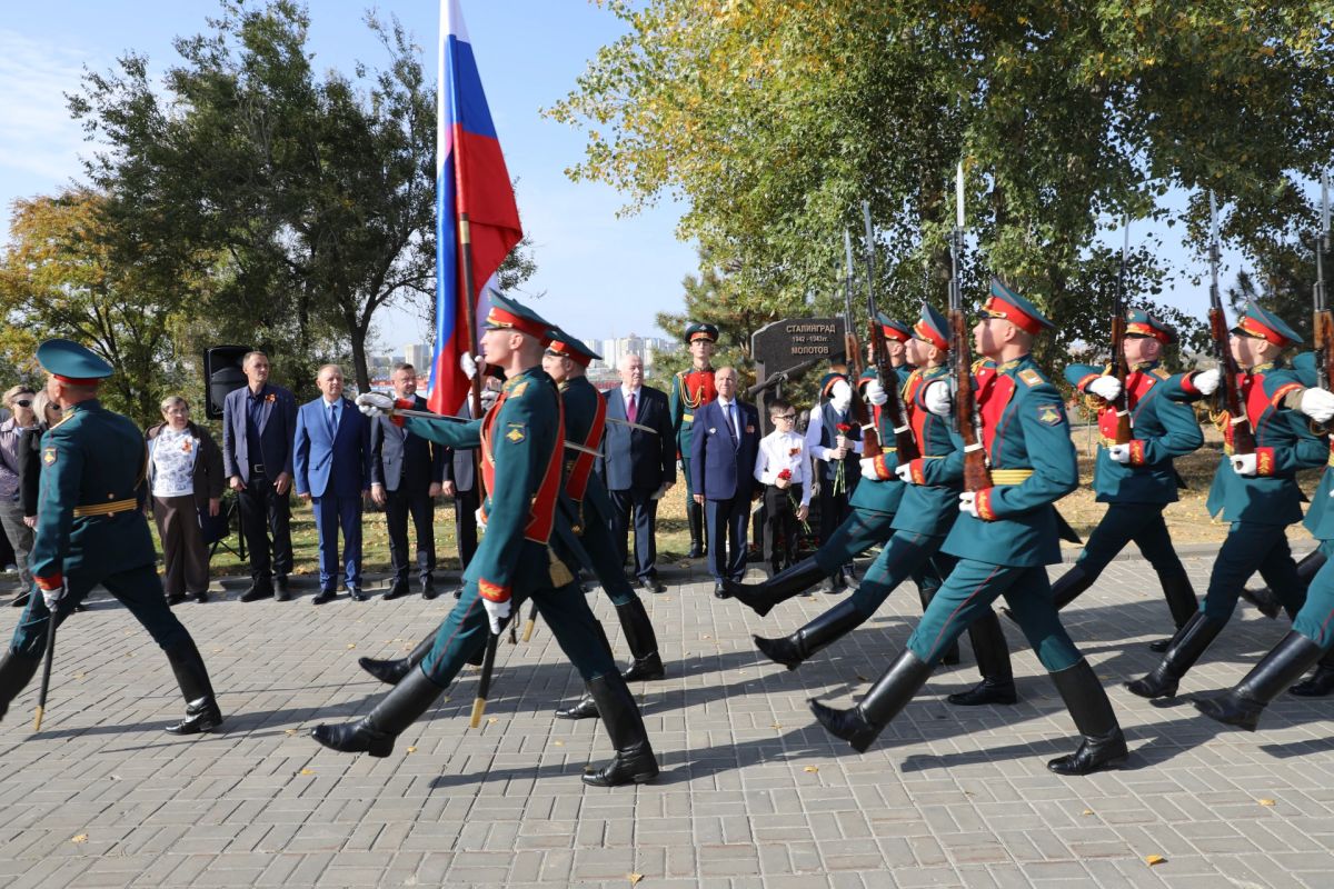 Сегодня на мемориальном кладбище советских воинов на Мамаевом кургане торжественно открыт памятный знак участникам Сталинградской битвы – уроженцам Пермского края Сегодня на мемориальном кладбище советских воинов на Мамаевом кургане торжественно открыт памятный знак участникам Сталинградской битвы – уроженцам Пермского края
