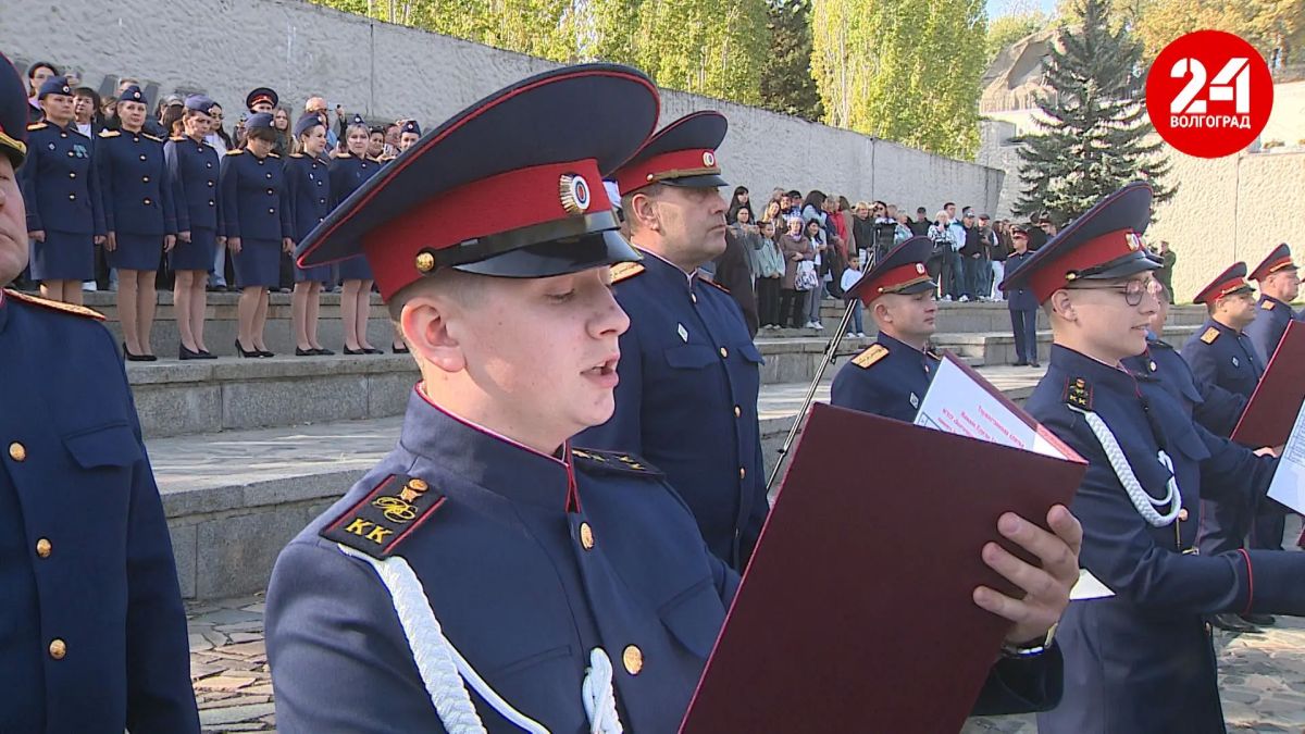 Воспитанники кадетского корпуса Следственного комитета имени Федора Слипченко приняли присягу на Мамаевом кургане