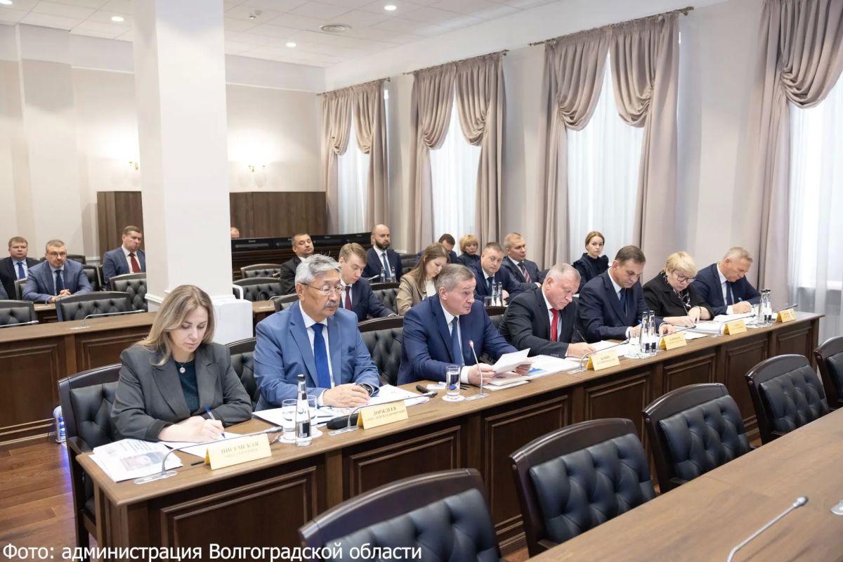 Волгоградский губернатор поставил задачи по развитию физкультуры и спорта в регионе