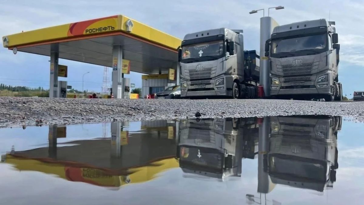 Волгоградцы охотятся за бензином: топливо на АЗС быстро заканчивается