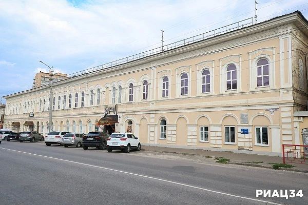 Историческую часть Камышина, уютно расположившегося на правом берегу Волги, смело можно назвать музеем под открытым небом Историческую часть Камышина, уютно расположившегося на правом берегу Волги, смело можно назвать музеем под открытым небом