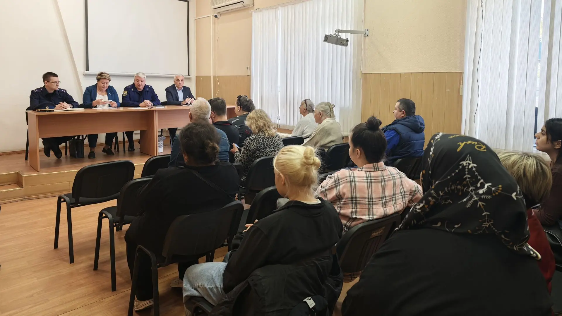 Руководством СУ СК России по Волгоградской области проведён личный приём граждан по вопросам нарушения жилищных прав