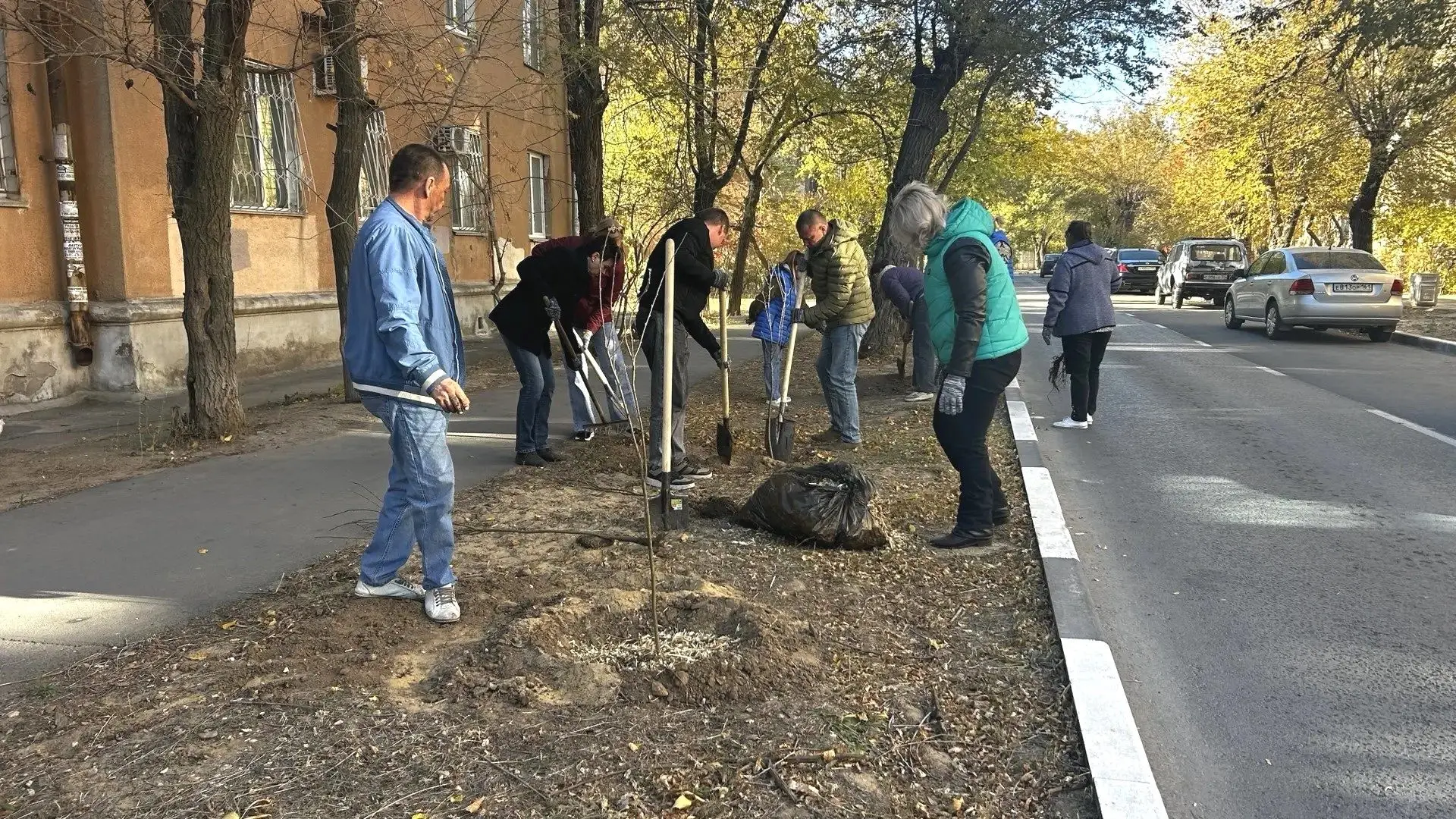 В Волжском стартовал осенний месячник по благоустройству