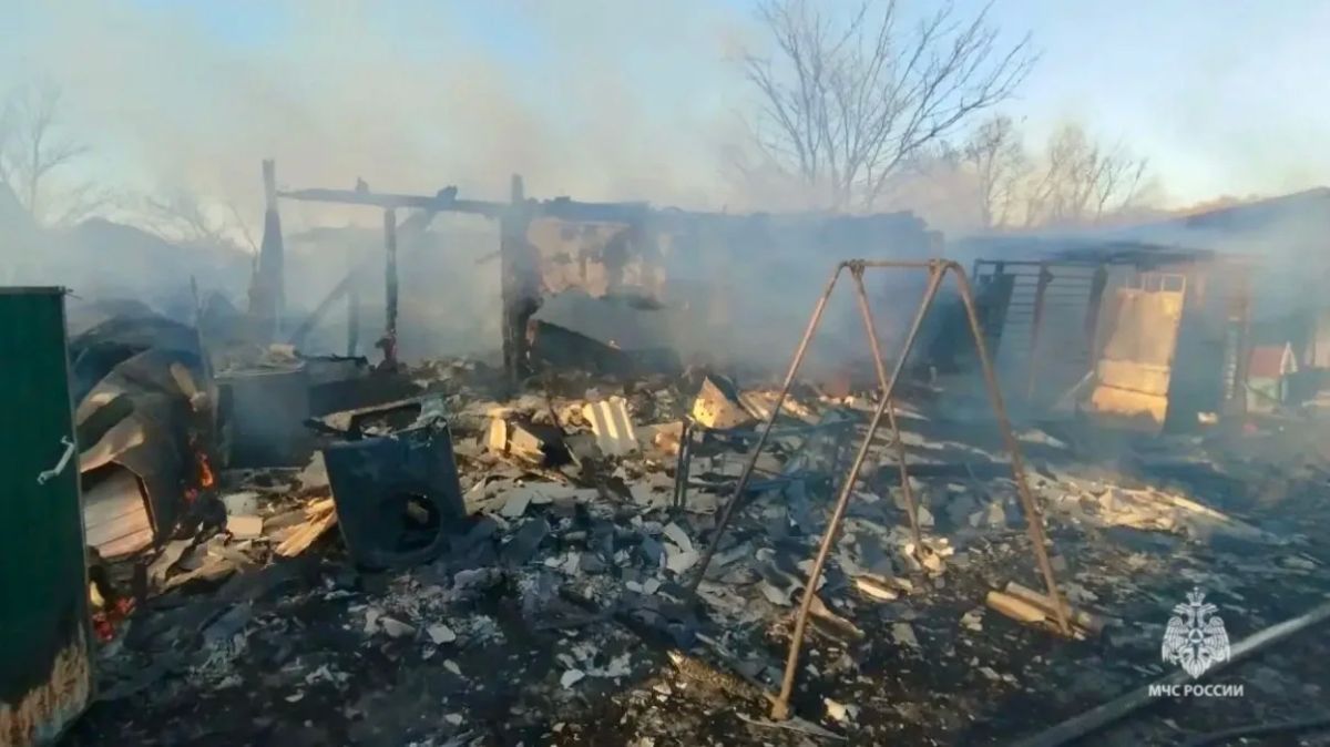 В Еланском районе при пожаре спасены два человека В Еланском районе при пожаре спасены два человека